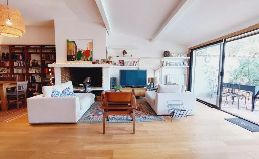 Splendid 19th Century Château, Renovated And Full Of Timeless Charm, Located Just Outside Bordeaux