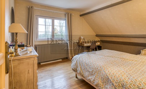 Castle for Sale in Houdan, Île-de-France, France