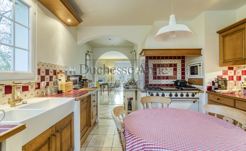 Castle for Sale in Houdan, Île-de-France, France