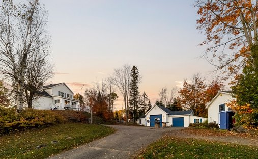 Farm Ranch in Sainte-Marguerite-du-Lac-Masson, Quebec, Canada 1