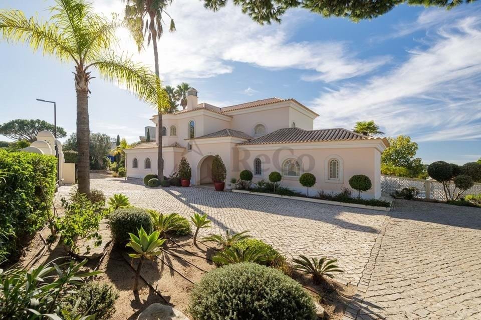 Villa in Vale do Lobo, Almancil, Portugal 1 - 16815607