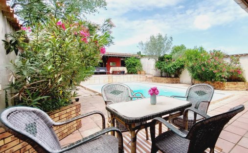 Splendid 19th Century Château, Renovated And Full Of Timeless Charm, Located Just Outside Bordeaux