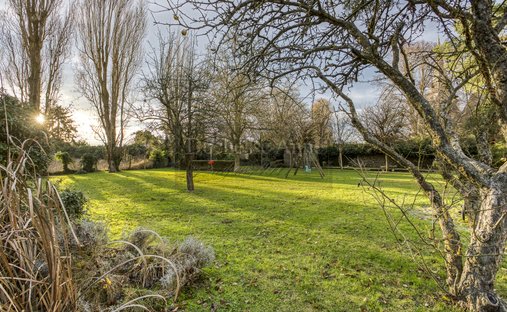 Castle for Sale in Houdan, Île-de-France, France