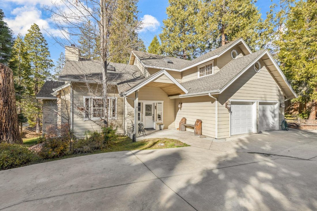 House in Bass Lake, California, United States 1 - 16818235