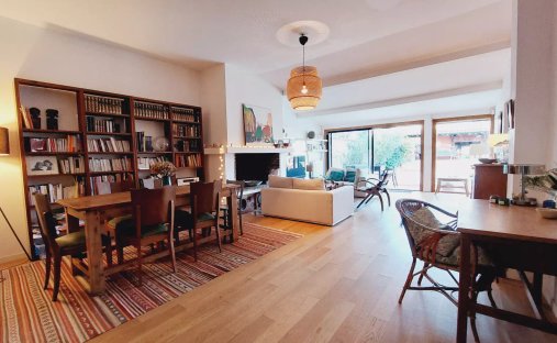 Splendid 19th Century Château, Renovated And Full Of Timeless Charm, Located Just Outside Bordeaux