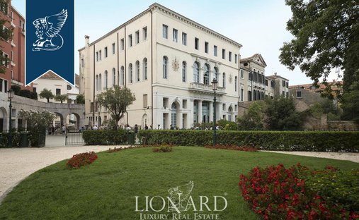 Castle for Sale in Venice, Veneto, Italy