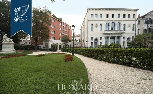Castle for Sale in Venice, Veneto, Italy