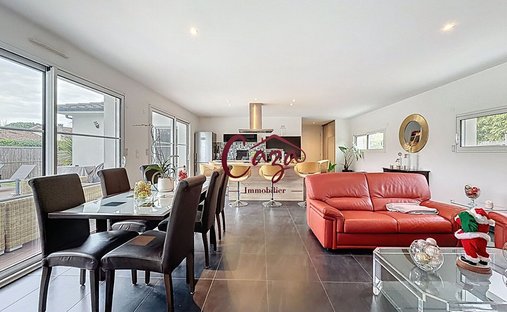 Castle for Sale in Fargues-Saint-Hilaire, Nouvelle-Aquitaine, France