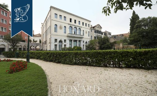 Castle for Sale in Venice, Veneto, Italy