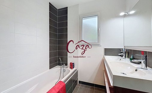 Castle for Sale in Fargues-Saint-Hilaire, Nouvelle-Aquitaine, France