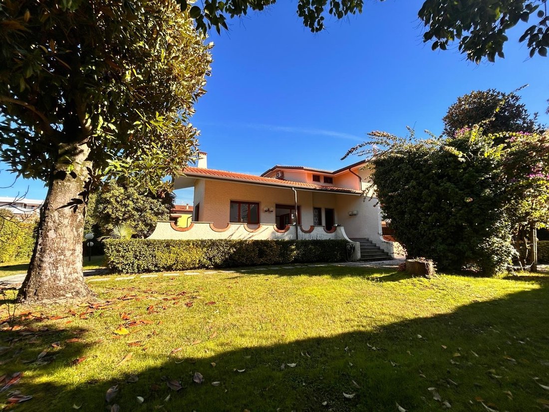Villa in Center, Forte dei Marmi, Tuscany 4 - 16815891