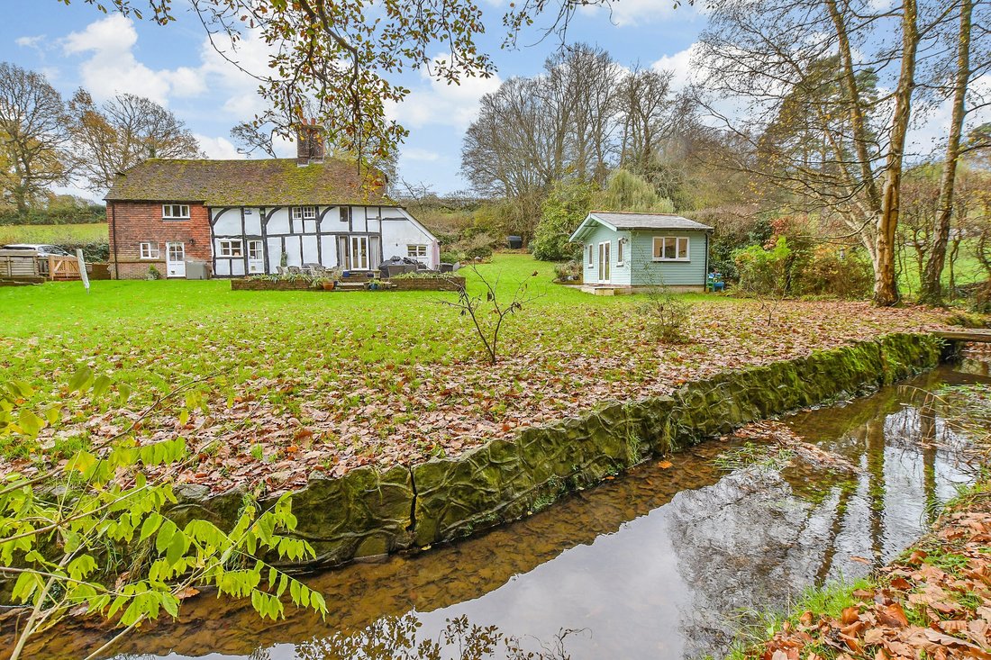 House in Modest Corner, Tunbridge Wells, England 1 - 16816131