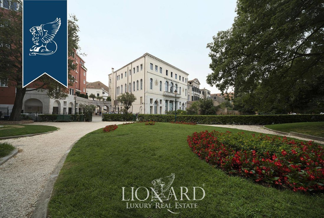 Villa in Venice Historic Centre, Venice, Italy 2 - 16816495