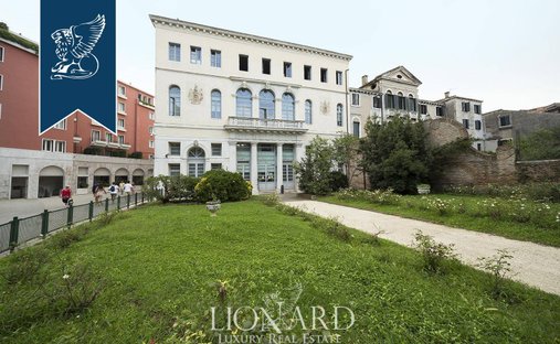 Castle for Sale in Venice, Veneto, Italy