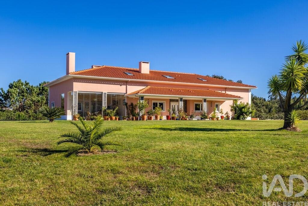 Townhouse in Santa Maria, Sao Pedro e Sobral da Lagoa, Leiria District, Portugal 1 - 16819304