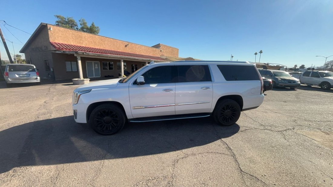 Suv in Avondale, AZ, United States 3 - 16819117
