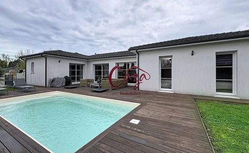 Castle for Sale in Fargues-Saint-Hilaire, Nouvelle-Aquitaine, France