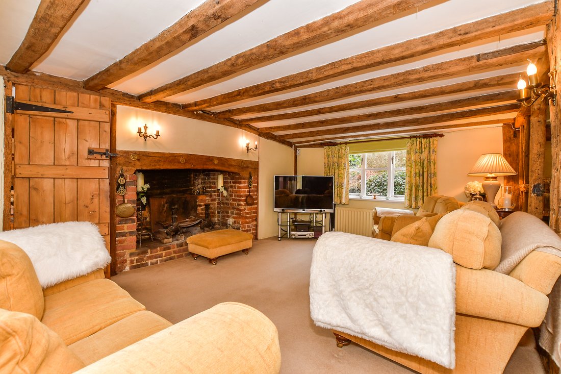 House in Modest Corner, Tunbridge Wells, England 2 - 16816131