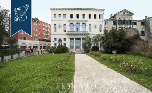 Castle for Sale in Venice, Veneto, Italy