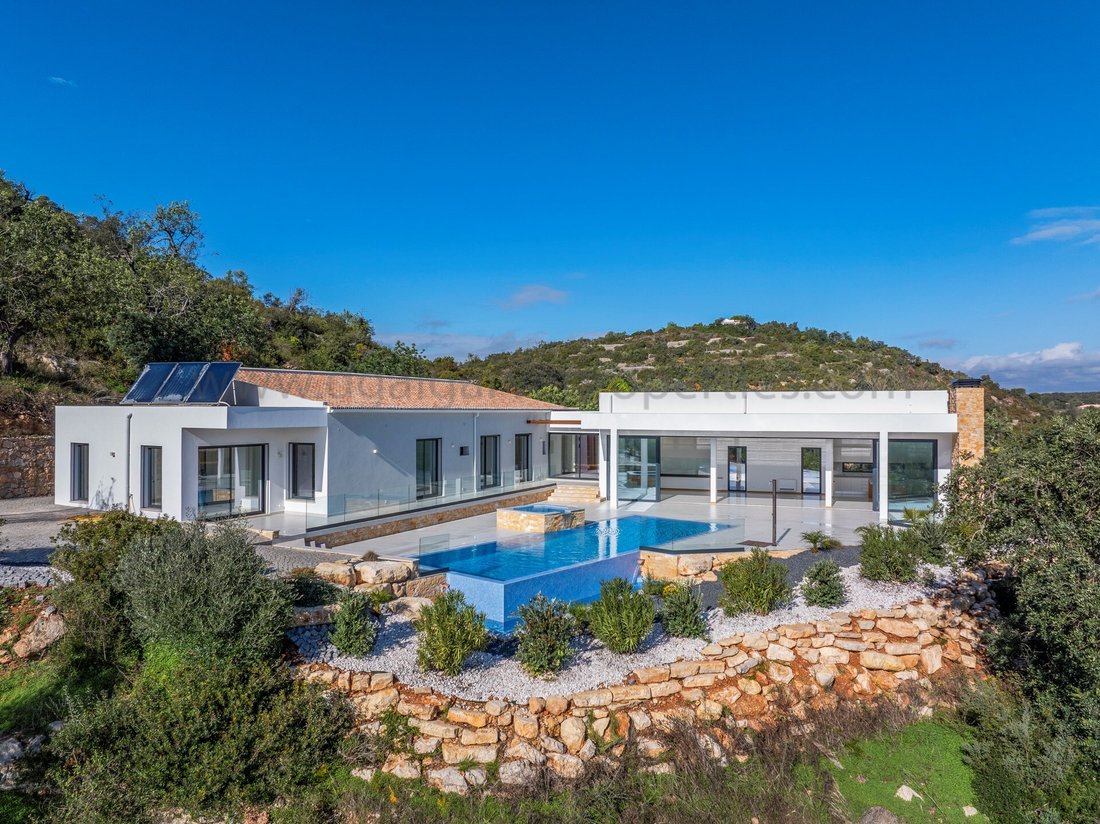 Villa in Faro (Se e Sao Pedro), Algarve, Portugal 1 - 16815363