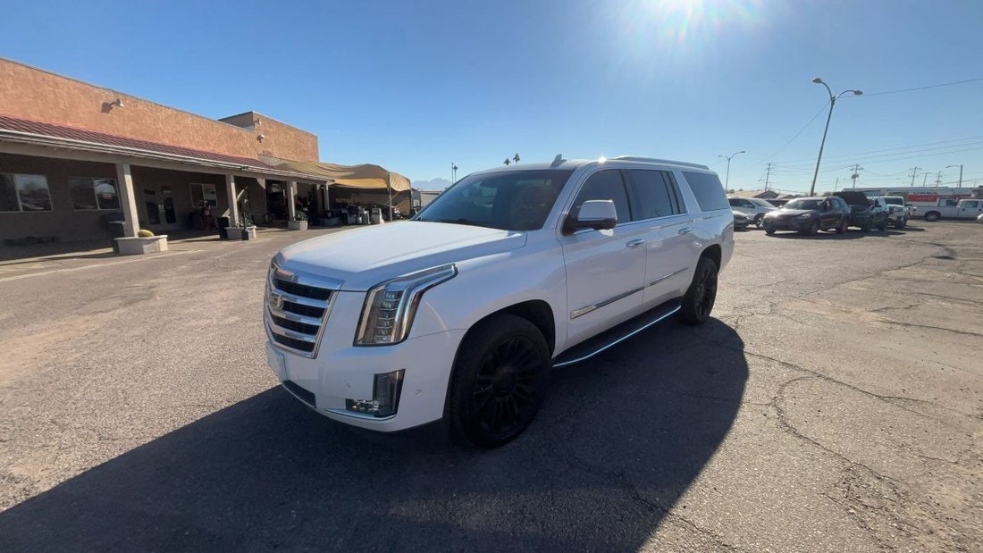 Suv in Avondale, AZ, United States 2 - 16819117