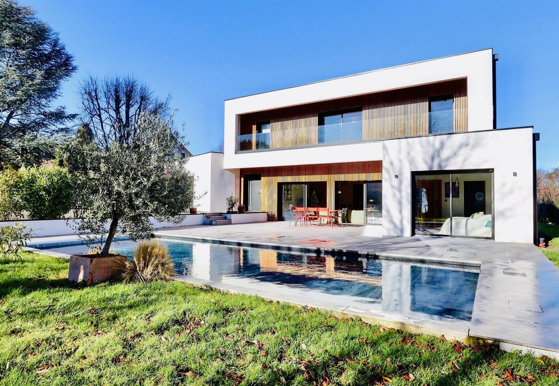 Villa in Orcines, Auvergne-Rhône-Alpes, France 1 - 16817817