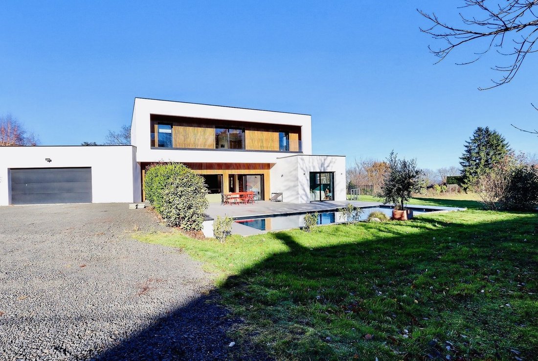 Villa in Orcines, Auvergne-Rhône-Alpes, France 3 - 16817817