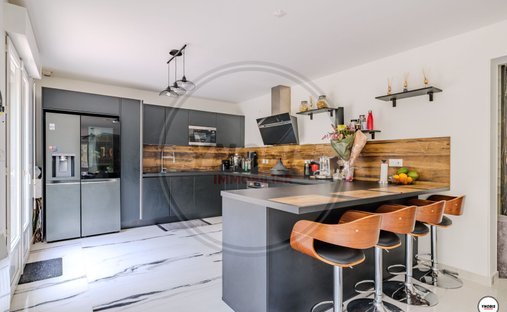 Manor For Sale, 12 Rooms Triel Sur Seine 78510