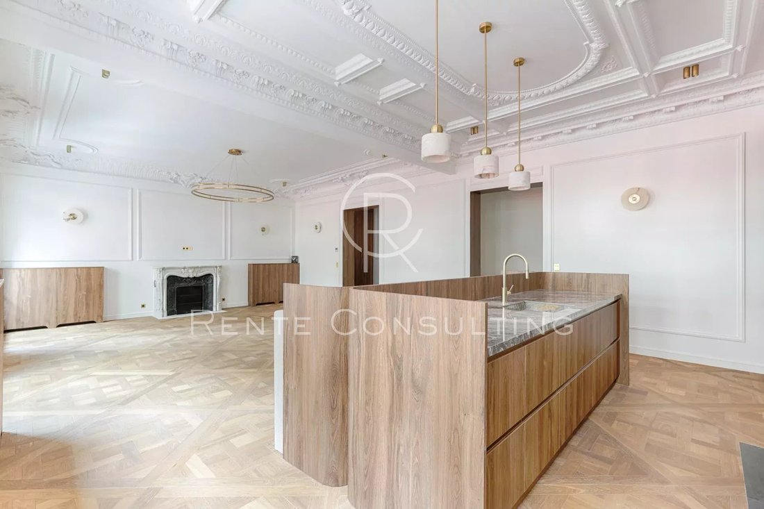 Apartment in Triangle d'Or, Paris 8e Arrondissement, Paris 5 - 16818252
