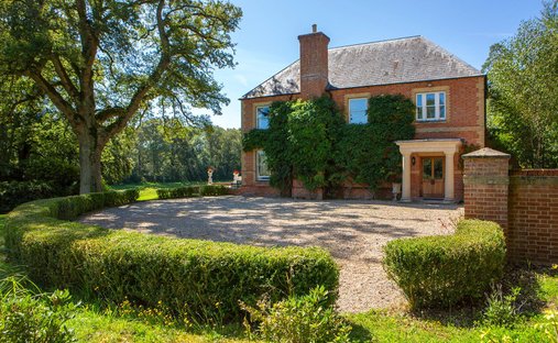 House in Woolton Hill, East Woodhay, England 1