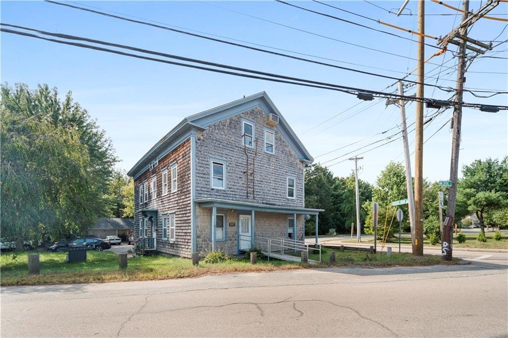 House in Burrillville, Rhode Island, United States 2 - 16815496