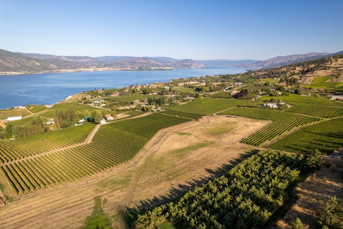 House in Penticton, British Columbia, Canada 2 - 16816685