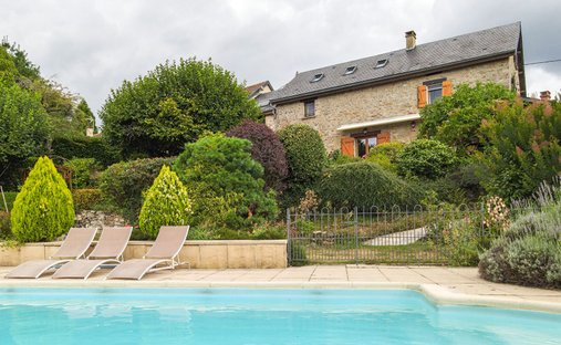 Château Avallon 1500.0 Sqm 25 Bedrooms