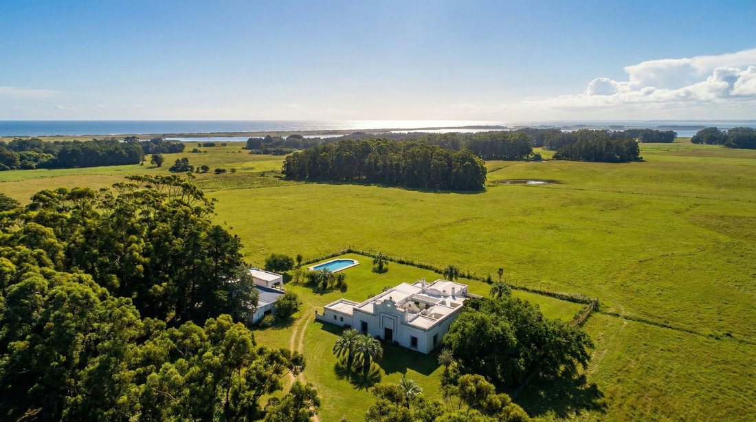 Estate in La Aguada y Costa Azul, Rocha Department, Uruguay 1 - 16818869