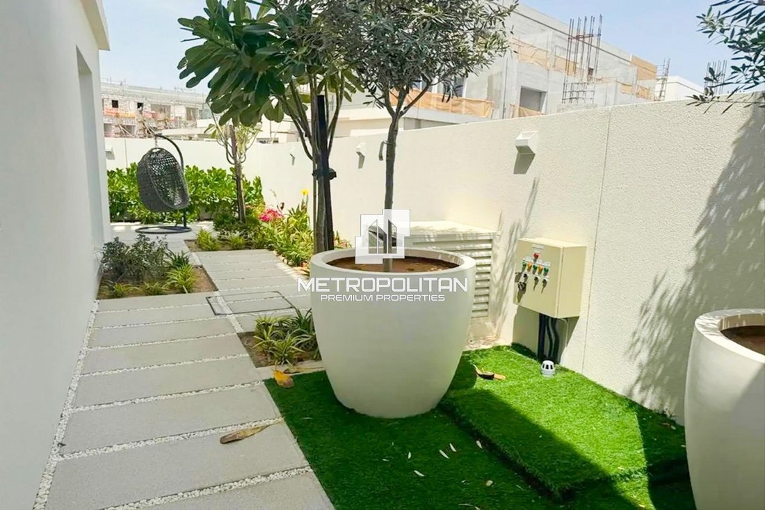 Townhouse in Damac Hills 2, Dubai, United Arab Emirates 5 - 16810952