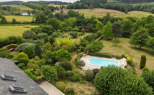 Château Avallon 1500.0 Sqm 25 Bedrooms