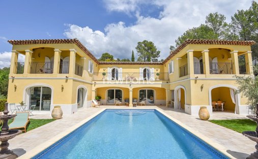 Chateau In Provence With Guest House And 13 Ha Land