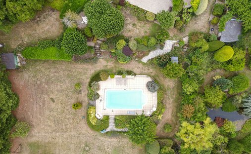 Château Avallon 1500.0 Sqm 25 Bedrooms