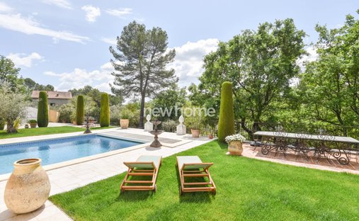 Chateau In Provence With Guest House And 13 Ha Land
