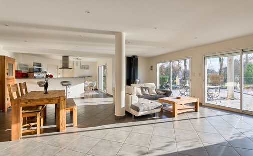 Castle for Sale in Vesoul, Bourgogne-Franche-Comté, France