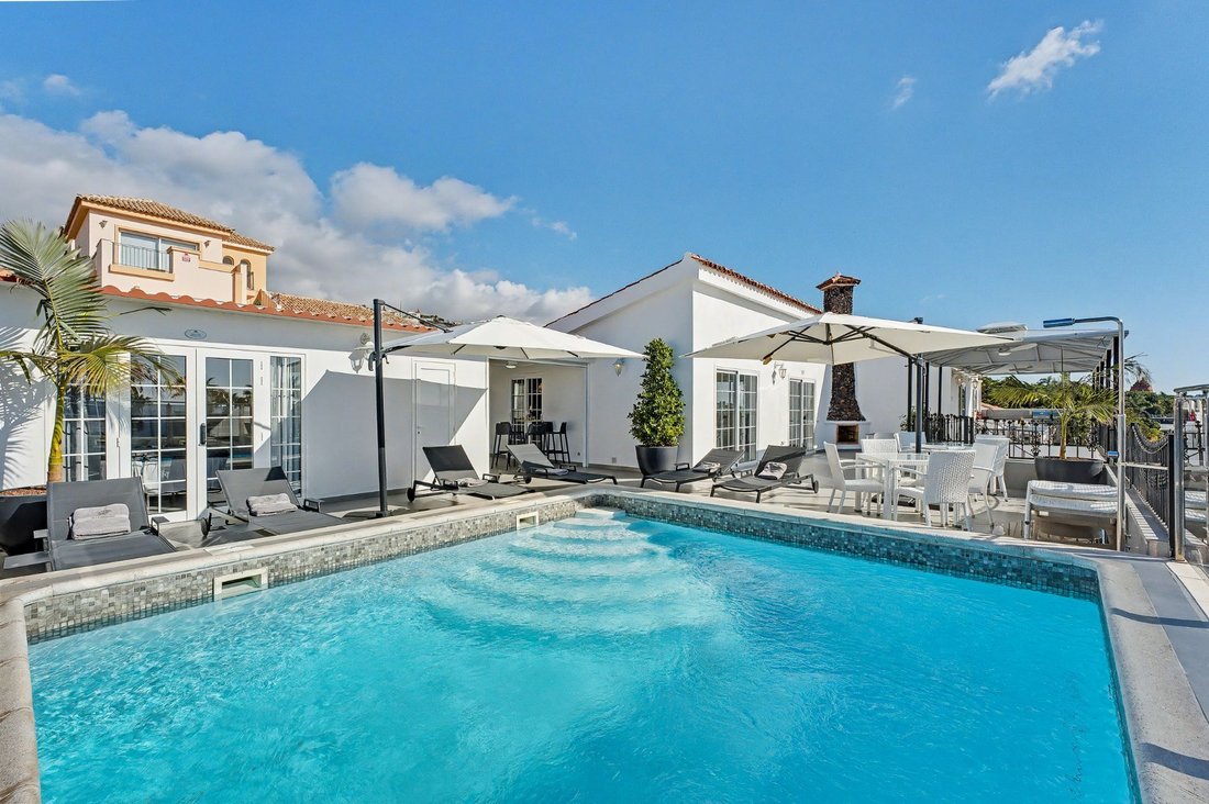 Villa in Costa Adeje, Adeje, Canary Islands 1 - 16815893