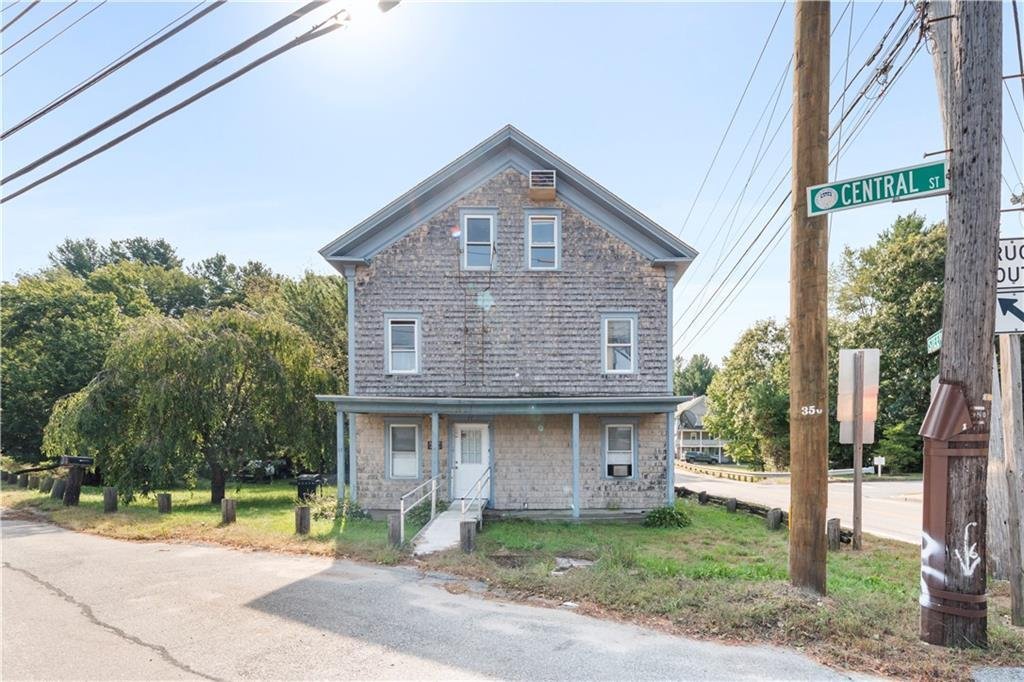 House in Burrillville, Rhode Island, United States 1 - 16815496