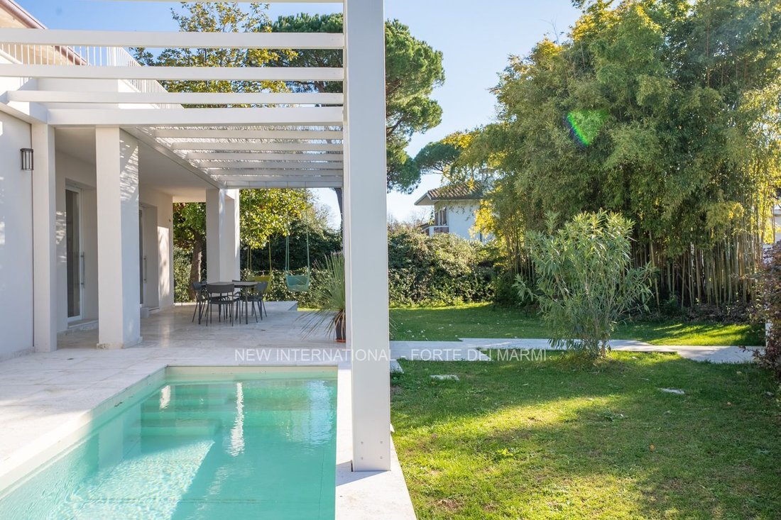 House in Caranna-Vaiana, Forte dei Marmi, Tuscany 2 - 16816233