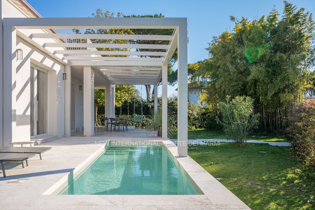 House in Caranna-Vaiana, Forte dei Marmi, Tuscany 3 - 16816233