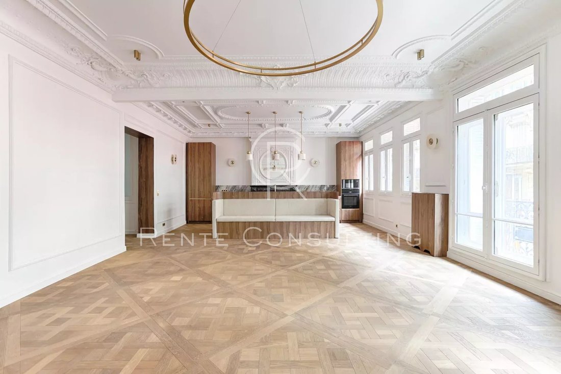 Apartment in Triangle d'Or, Paris 8e Arrondissement, Paris 4 - 16818252