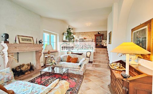 Villa in Pietrasanta, Tuscany, Italy 1