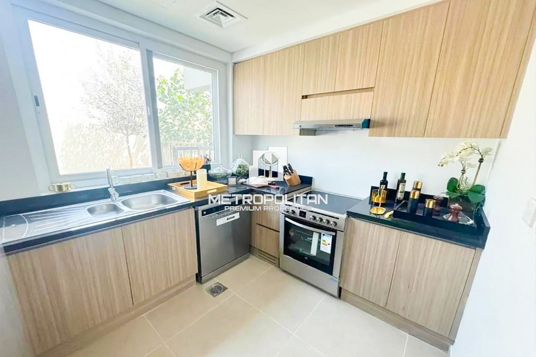 Townhouse in Damac Hills 2, Dubai, United Arab Emirates 2 - 16810952