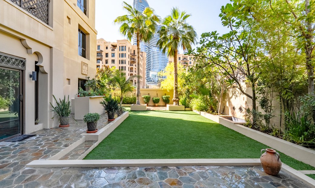 Curated visual reference: Picture Idea: Luxury Garden Apartment With Iconic Burj In Dubai Dubai United