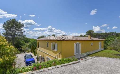 Chateau In Provence With Guest House And 13 Ha Land