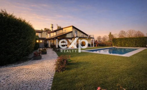 Castle for Sale in Venice, Veneto, Italy